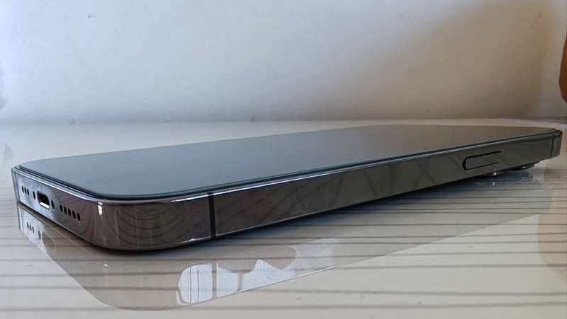 Apple iPhone 13 Pro 256GB - Graphite - Including Impact Cover and Screen Protector Valued at R800.00