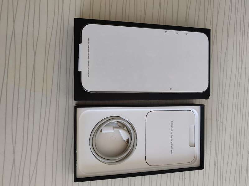 Apple iPhone 13 Pro Max 512GB. Incl Impact Cover & Screen Protector (Valued at R800.00)