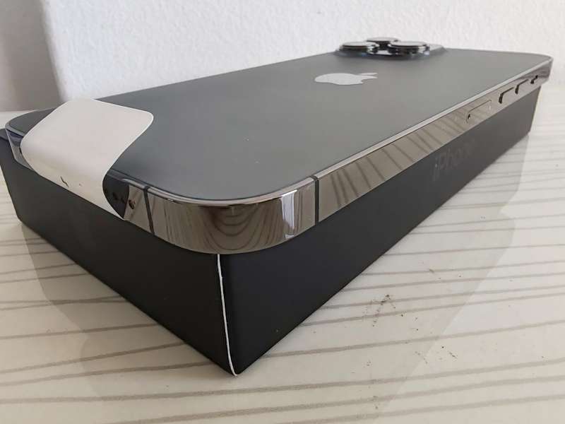 Apple iPhone 13 Pro Max 512GB. Incl Impact Cover & Screen Protector (Valued at R800.00)