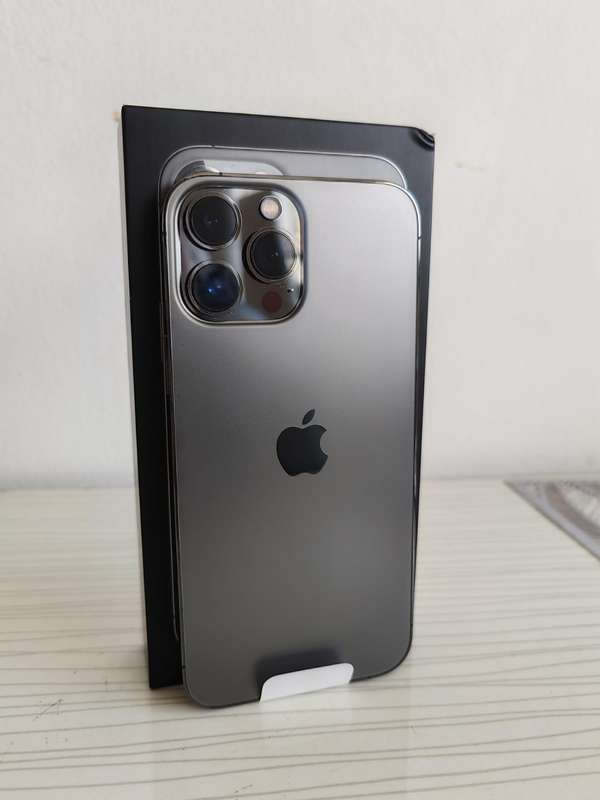 Apple iPhone 13 Pro Max 512GB. Incl Impact Cover & Screen Protector (Valued at R800.00)