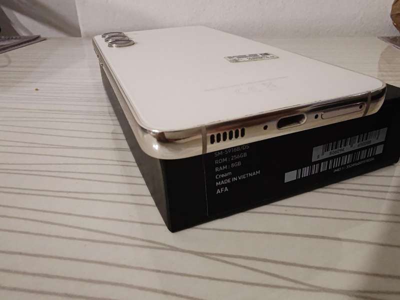 Samsung S23 Plus 256GB Dual Sim - Cream. Incl Impact Cover + Screen Protector (Valued at R700.00)