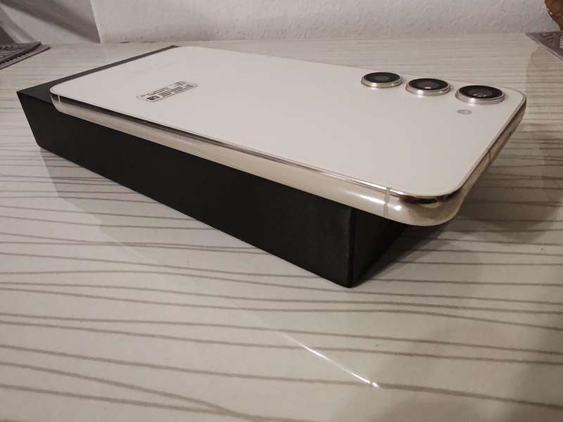 Samsung S23 Plus 256GB Dual Sim - Cream. Incl Impact Cover + Screen Protector (Valued at R700.00)