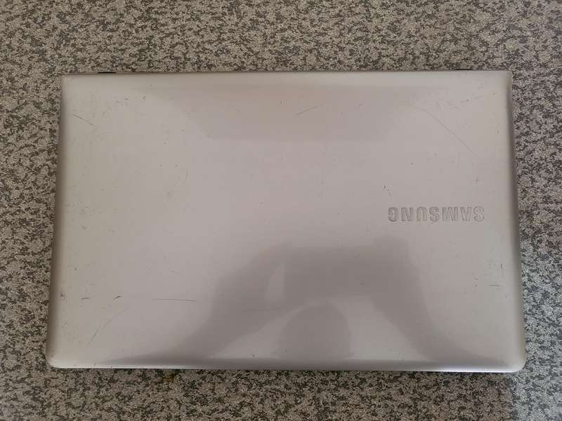 Samsung NP300E laptop