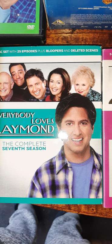 Tv series dvd's Everybody love Raymond.Seasons in description..