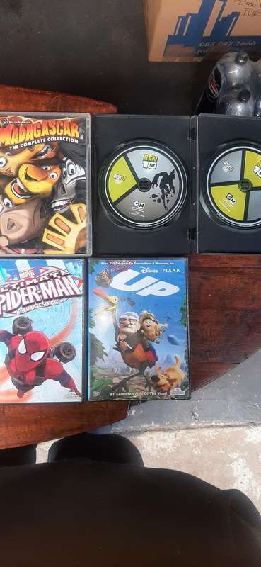 Selection of 24 children dvd's and marvels of all sorts. Look at pics.