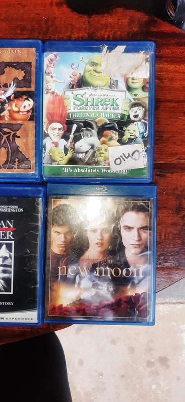 Selection of 13 blue ray dvd cd's various movies..Look at pics