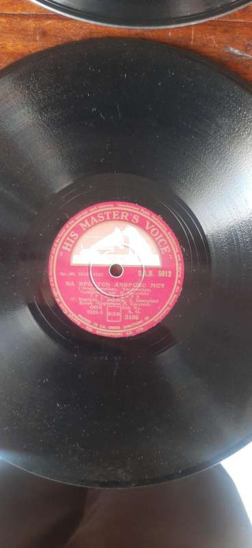 Selection of 6 gramophone records 78RPM