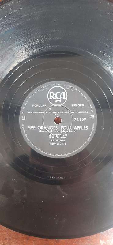 Selection of 8 vintage Gramophone records 78RPMwith various music.