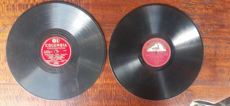 Selection of 8 vintage Gramophone records 78RPMwith various music.