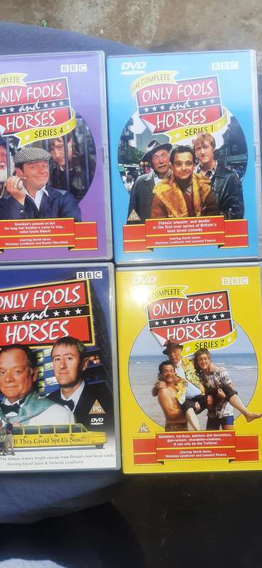 Collection of 10 movie dvd's Dispription on pictures