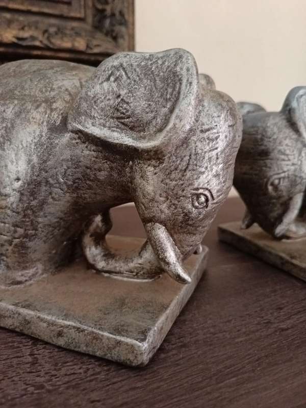 BOOK ENDS