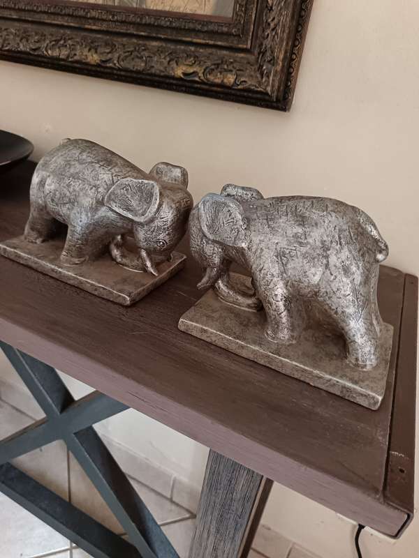 BOOK ENDS