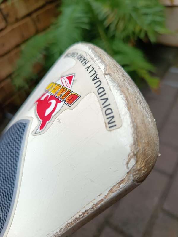 Kookaburra cricket bat