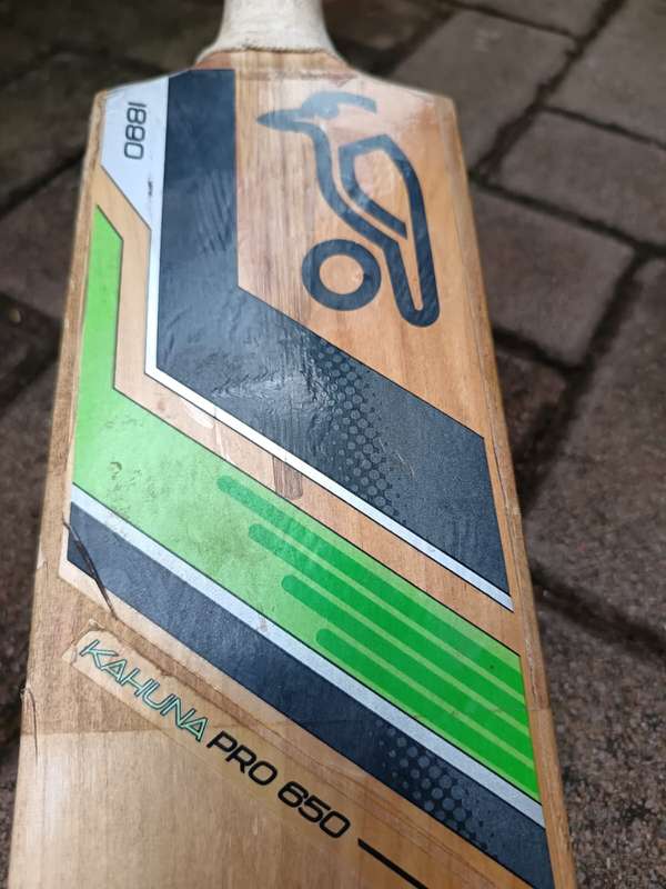 kookaburra cricket bat