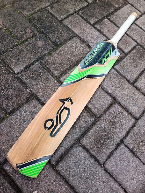 kookaburra cricket bat