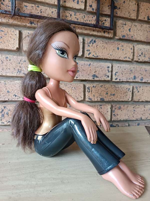 Large bratz funky fashion Makeover Yasmin doll