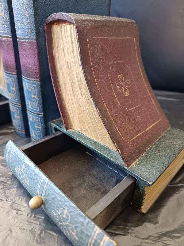 book ends decor