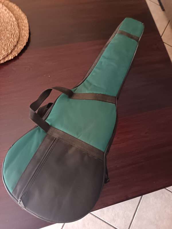 Tradional  Cuatro guitar