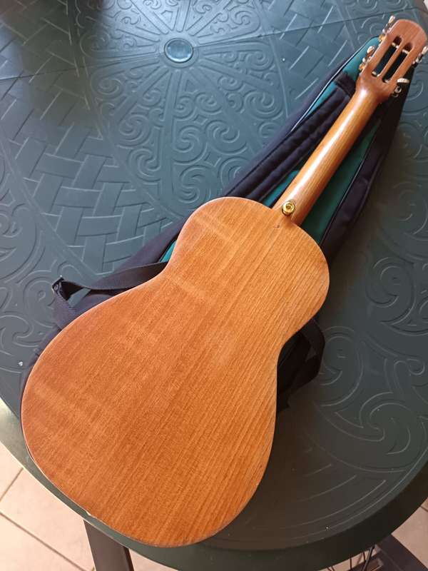 Tradional  Cuatro guitar