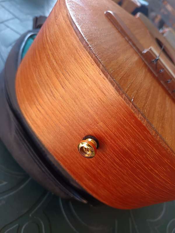 Tradional  Cuatro guitar