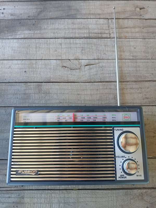Radio - Battery + 220v Operation