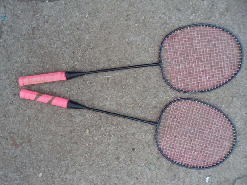 Set of 2 Vintage Batminton rackets.  65cm.
