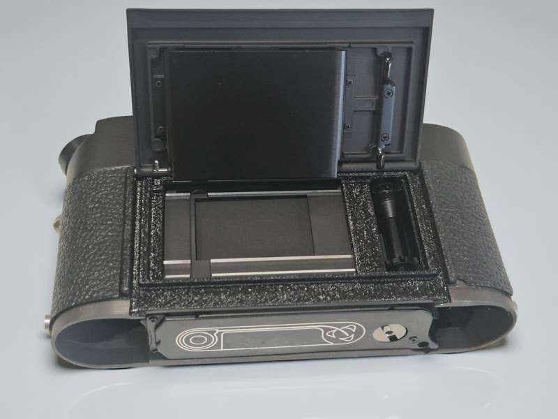 Leica MD-2 35mm Film Camera Body  Classic 1972 All-Mechanical Collector's Body