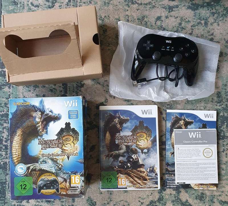 Capcom Monster Hunter 3 Tri Classic Controller Pro Pack Nintendo Wii PAL Complete
