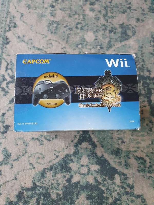 Capcom Monster Hunter 3 Tri Classic Controller Pro Pack Nintendo Wii PAL Complete