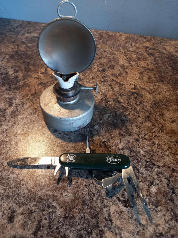 Golf knife and antique lamp