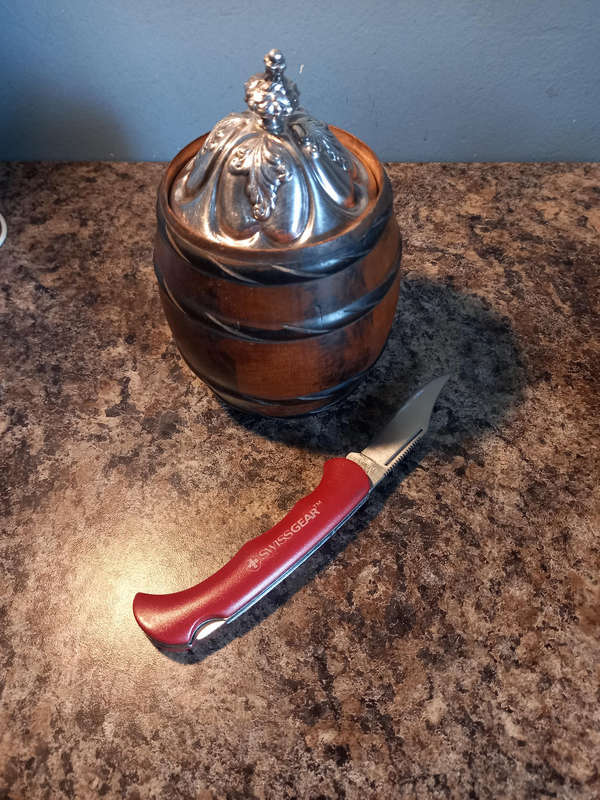 Ice bucket and knife