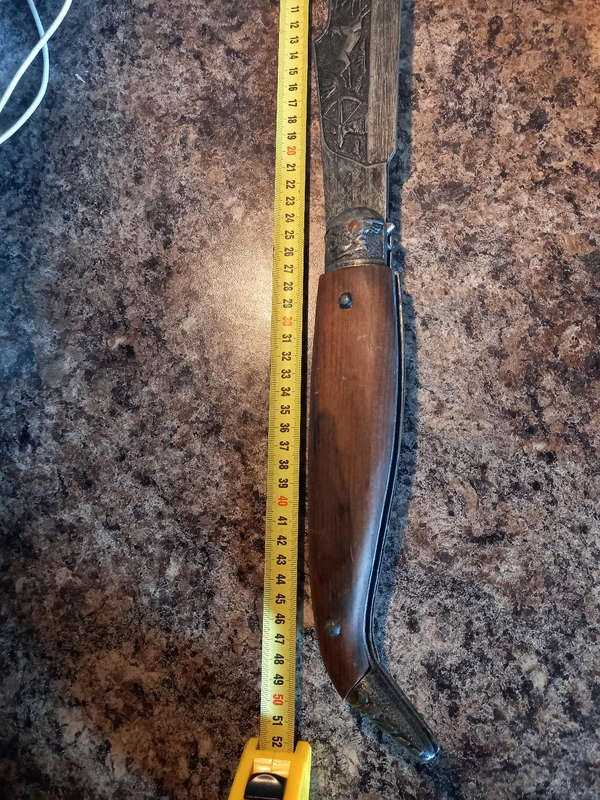 Giant display knife
