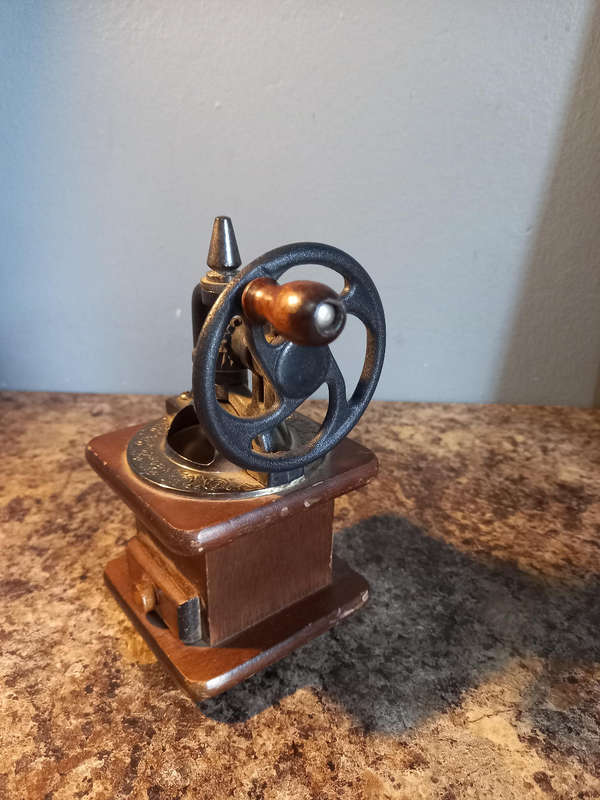 Vintage style coffee grinder