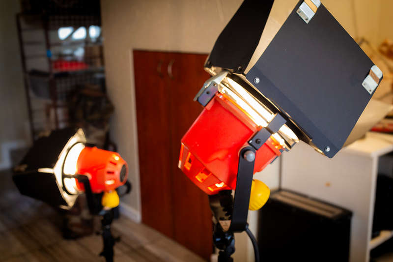 800W Red Head dual tungsten lighting kit with dimmers and pro bag - BRAND NEW!