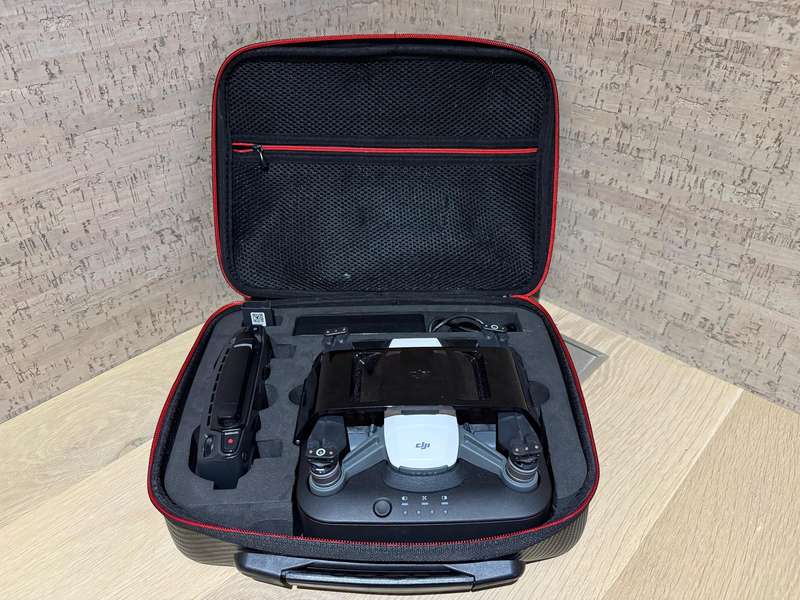 DJI Spark White + Controller + Portable Charging Station + 3 Batteries