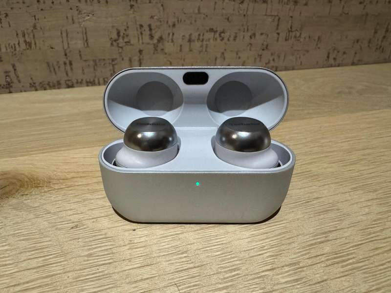 Open Box Technics AZ-100 Wireless Earbuds + Upgraded Spinfit eartips