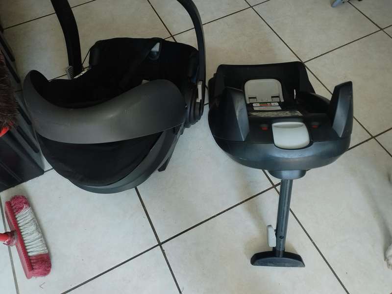 stoke baby car seat with isofix for sale