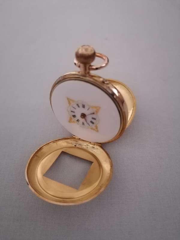 Beautiful Collectible Antique Solid Gold Pocket Watch