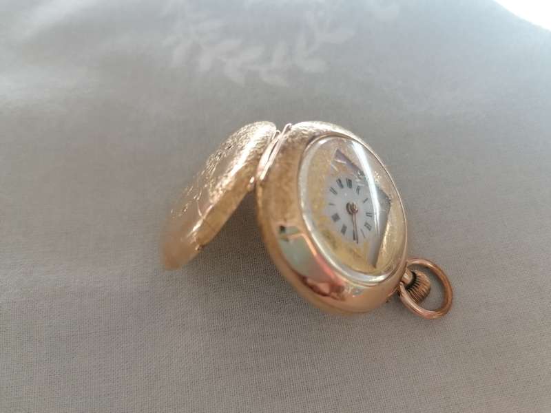 Beautiful Collectible Antique Solid Gold Pocket Watch