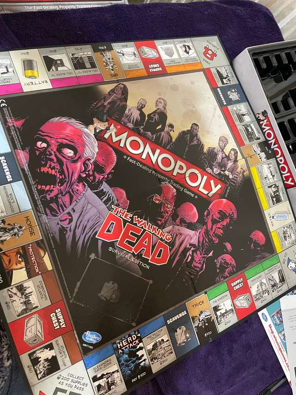 The Walking Dead Survival Edition - Monopoly Board Game