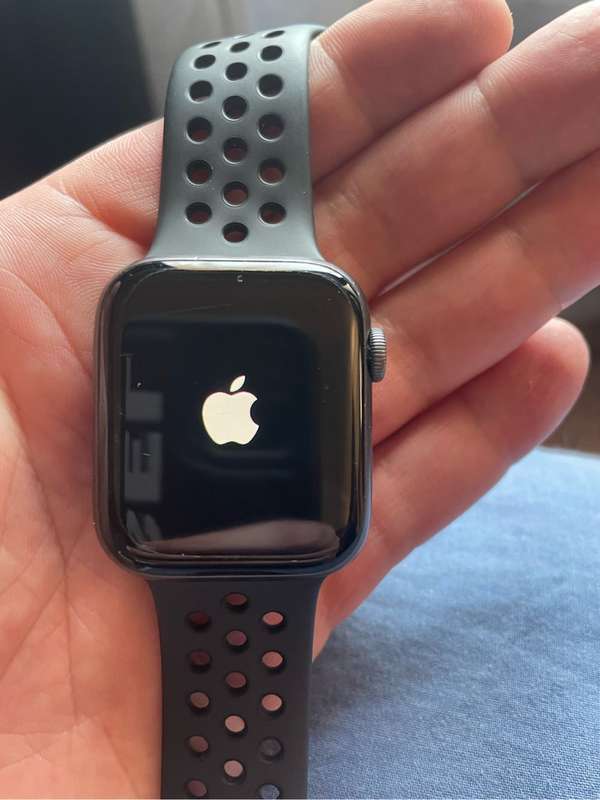 APPLE WATCH 4 NIKE EDITION +