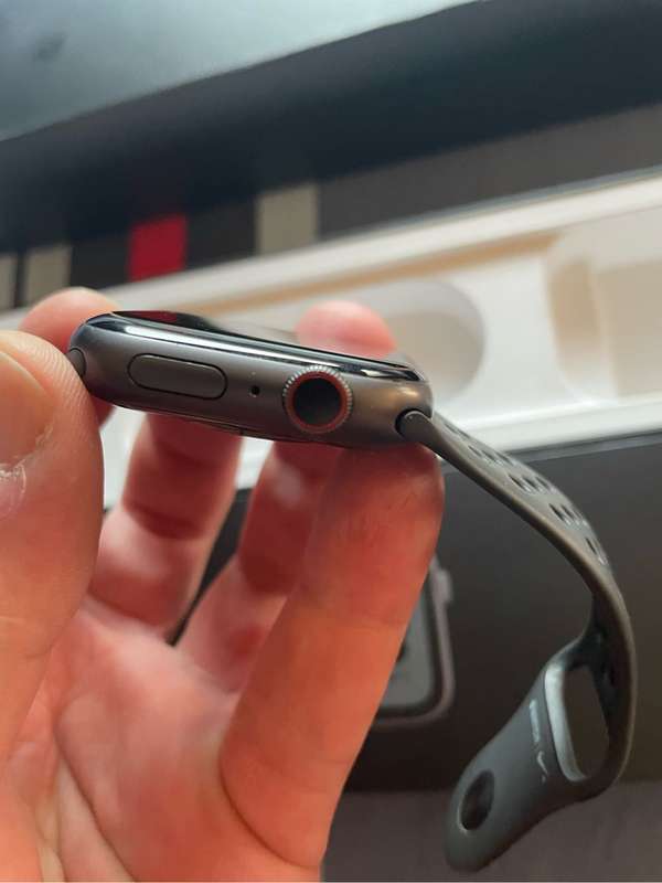 APPLE WATCH 4 NIKE EDITION +