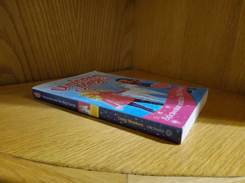 Unicorn Magic Snowstar and the Big Freeze by Daisy Meadows