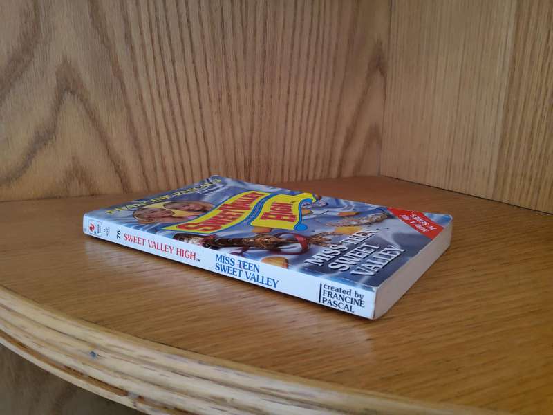 Sweet Valley High by Francine Pascal