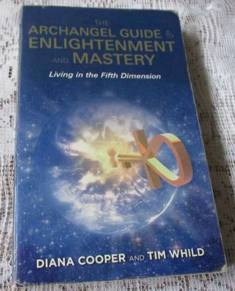 THE ARCHANGEL GUIDE TO ENLIGHTMENT AND MASTERY - LIVING IN THE FIFTH DIMENSION - DIANA COOPER AND TI
