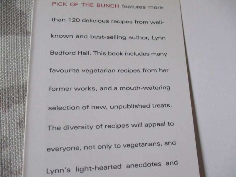 PICK OF THE BUNCH - A HARVEST OF SCRUMPTIOUS VEGETARIAN RECIPES - LYNN BEDFORD HALL