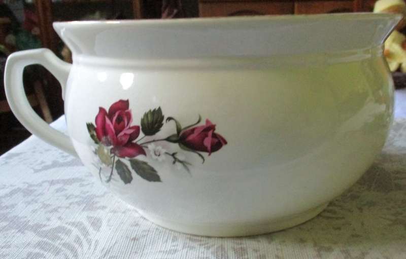 LARGE PORCELAIN BESWICK WARE  CHAMBER POT  MADE IN ENGLAND