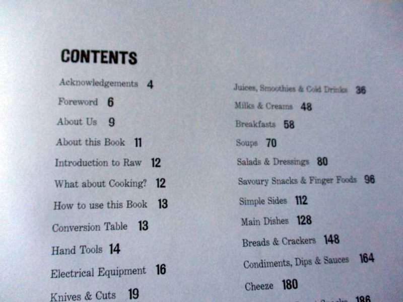 EASY LIVING FOOD - OVER 200 RAW RECIPES DESIGNED FOR GREAT TASTE - NATALIE REID & NOEL MARTEN