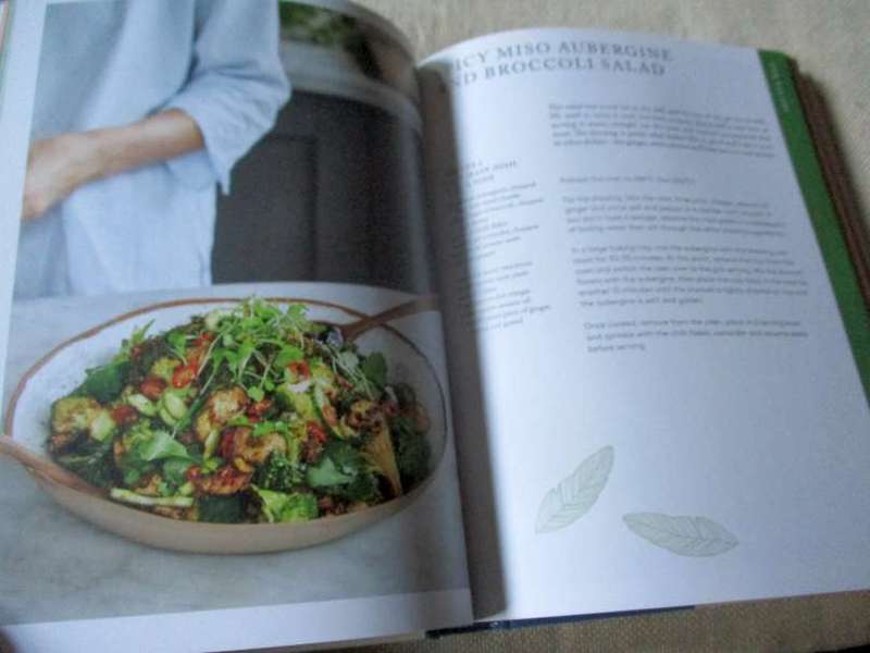 DELICIOUSLY ELLA - THE PLANT-BASED COOKBOOK