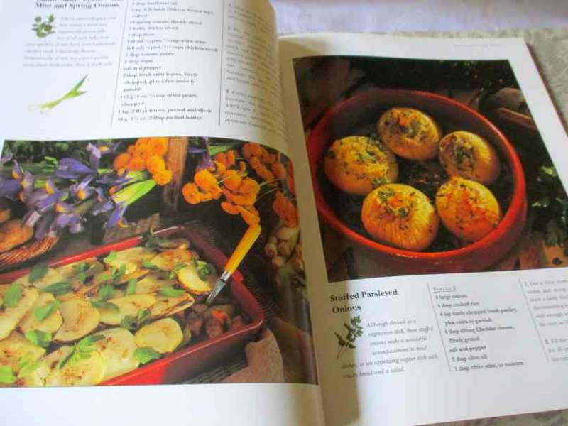 HERBS IN THE HOME - HOW TO USE HERBS IN THE HOME, WITH OVER 120 RECIPES, .. - KATHERINE RICHMOND